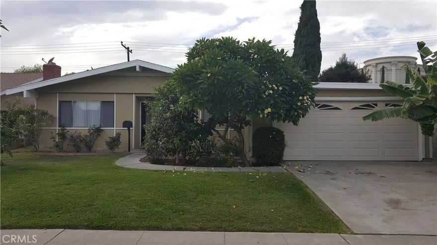 Beautiful home in South Coast Metro near everything.This home has 5 bedrooms,4 baths,living room and family room. You can not miss with this one. The floors have been upgraded and the home is in great condition.