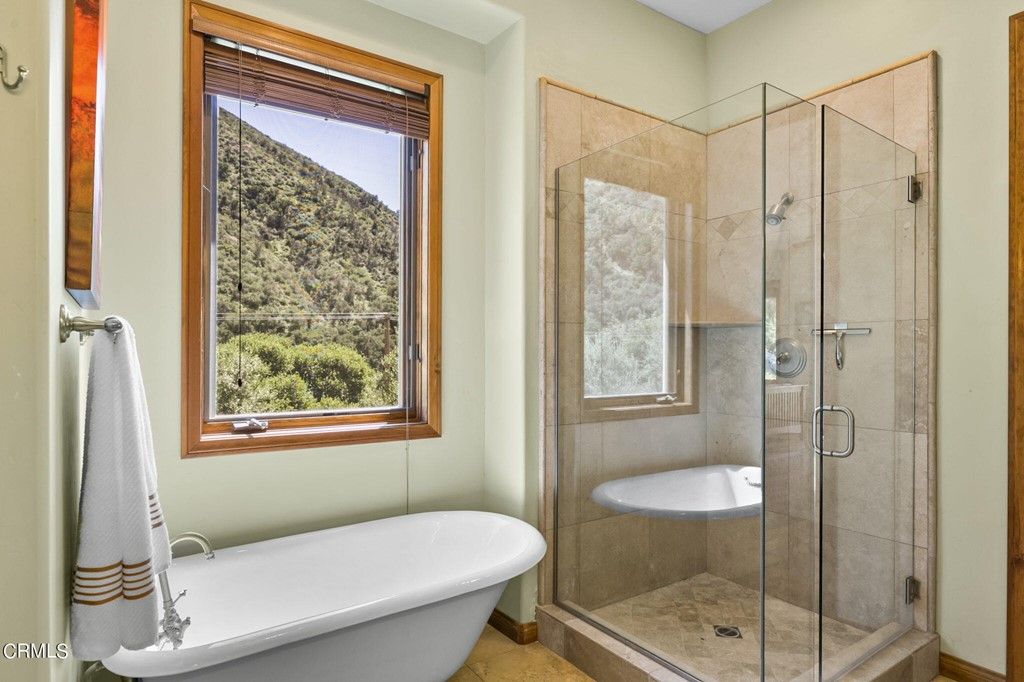 listing image 130726459791374950829