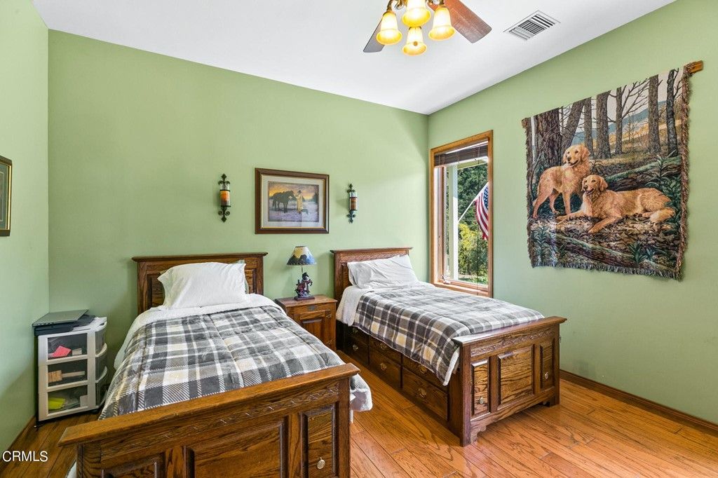 listing image 130727601939583872153