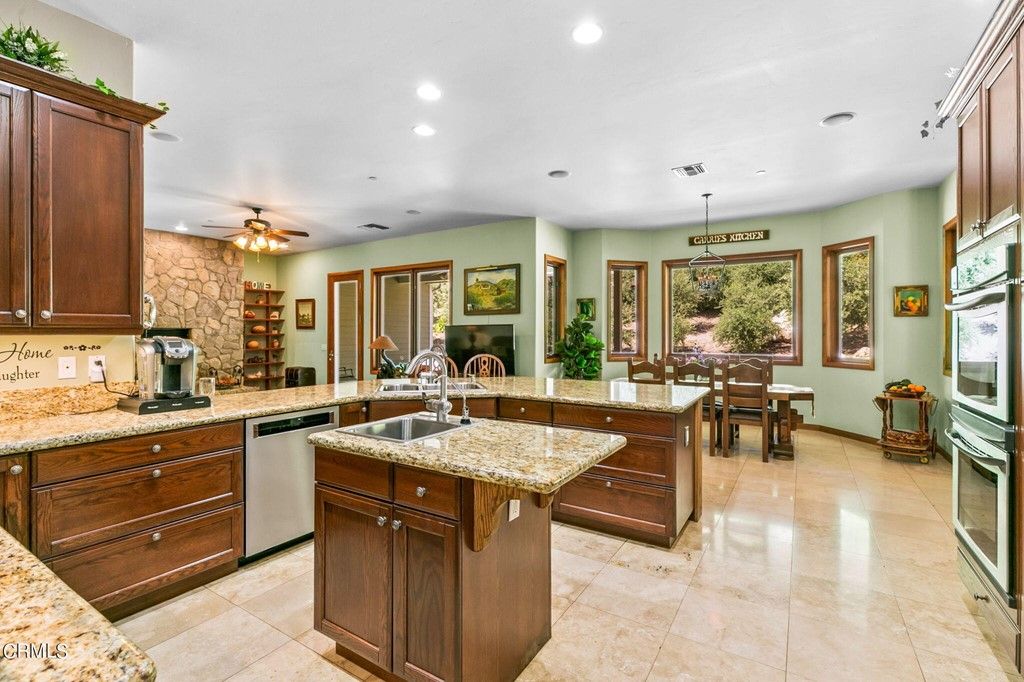 listing image 130723855320371857138