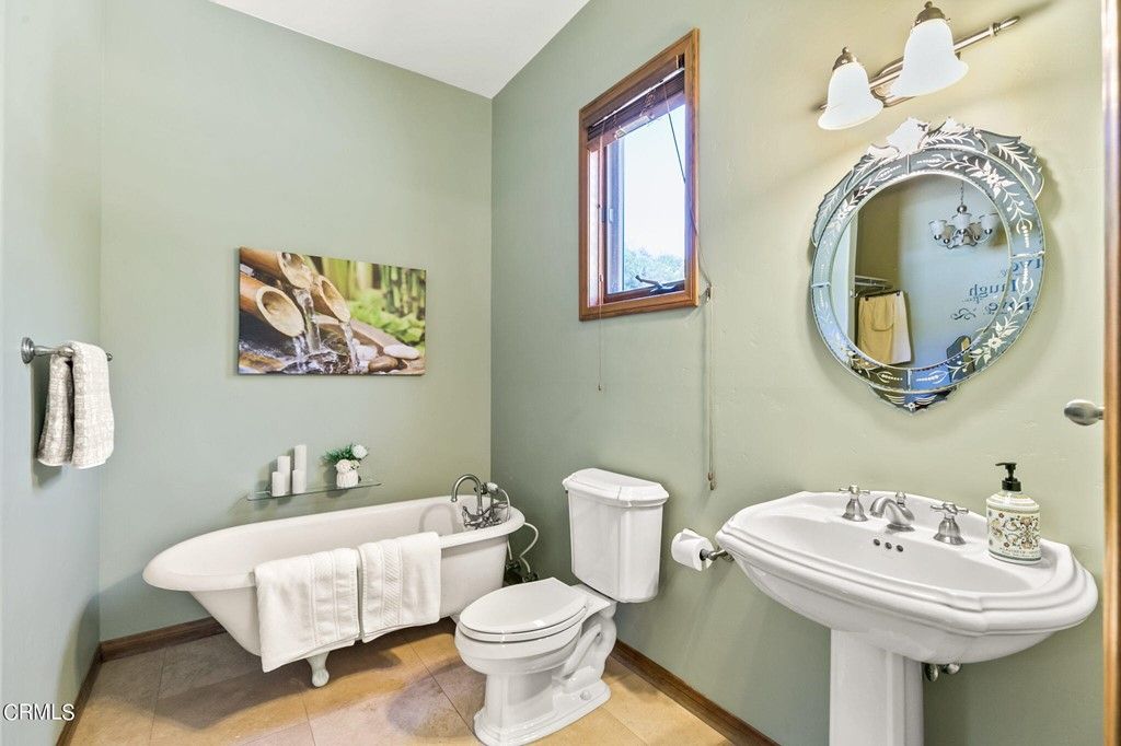 listing image 130726593303918333060