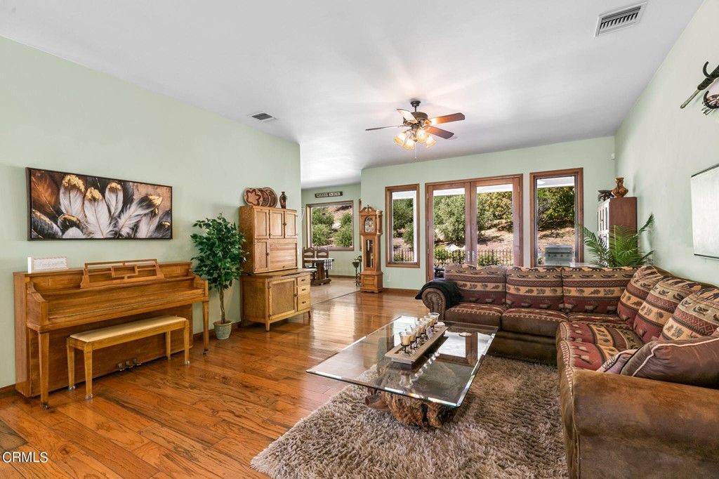 listing image 130722249306423045623