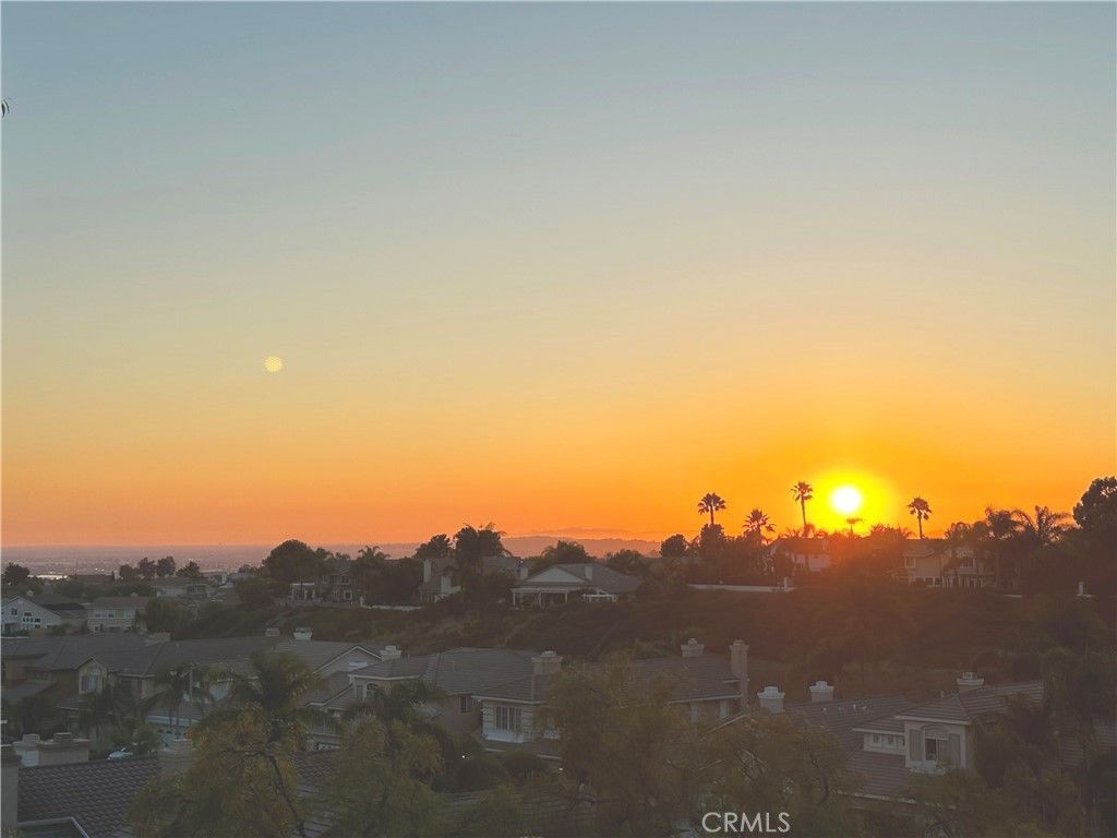 listing image 130726281259053015843