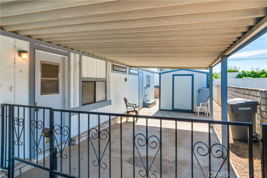 10961 Desert Lawn Drive 19