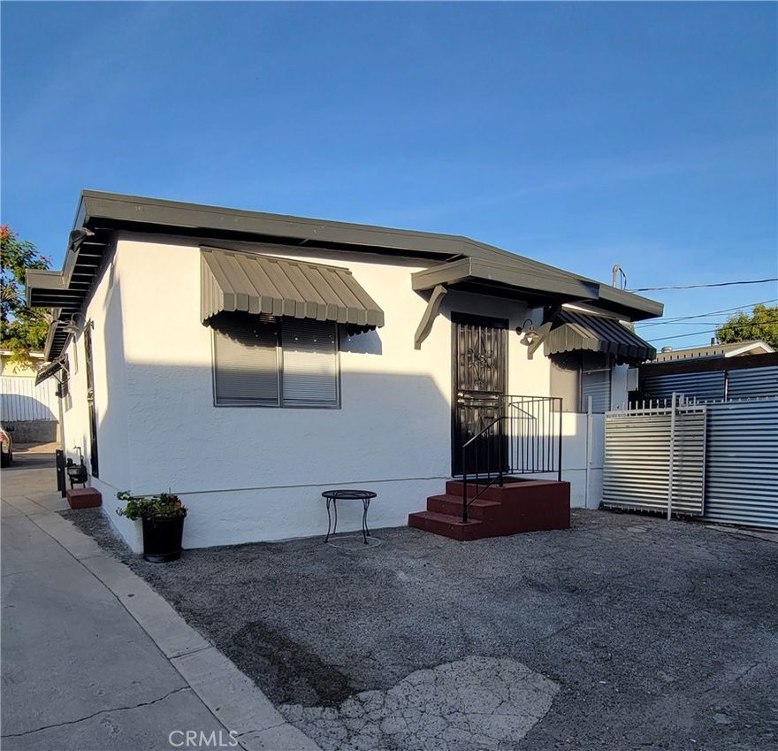 LEASE THIS CENTRALLY LOCATED 2 BEDROOM 1 BATH HOME IN BOYLE HEIGHTS. THE UNIT IS READY TO MOVE IN!! EASY ACCESS TO FREEWAYS AND DOWNTOWN L.A.