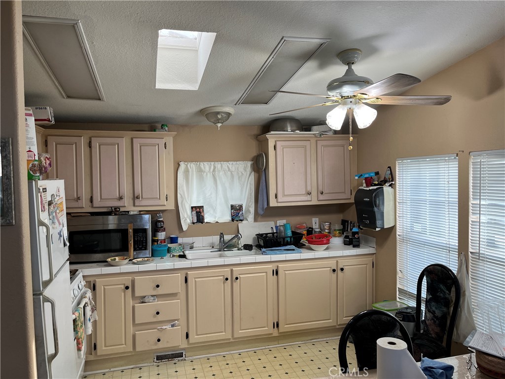 2191 Harbor Boulevard 65