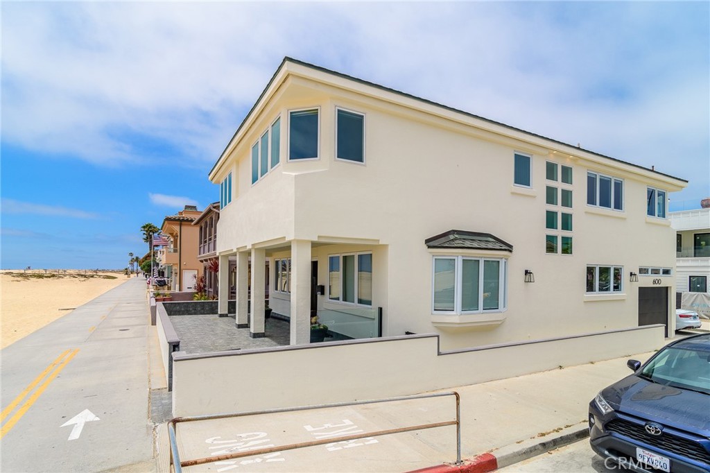Properties 600 W Oceanfront