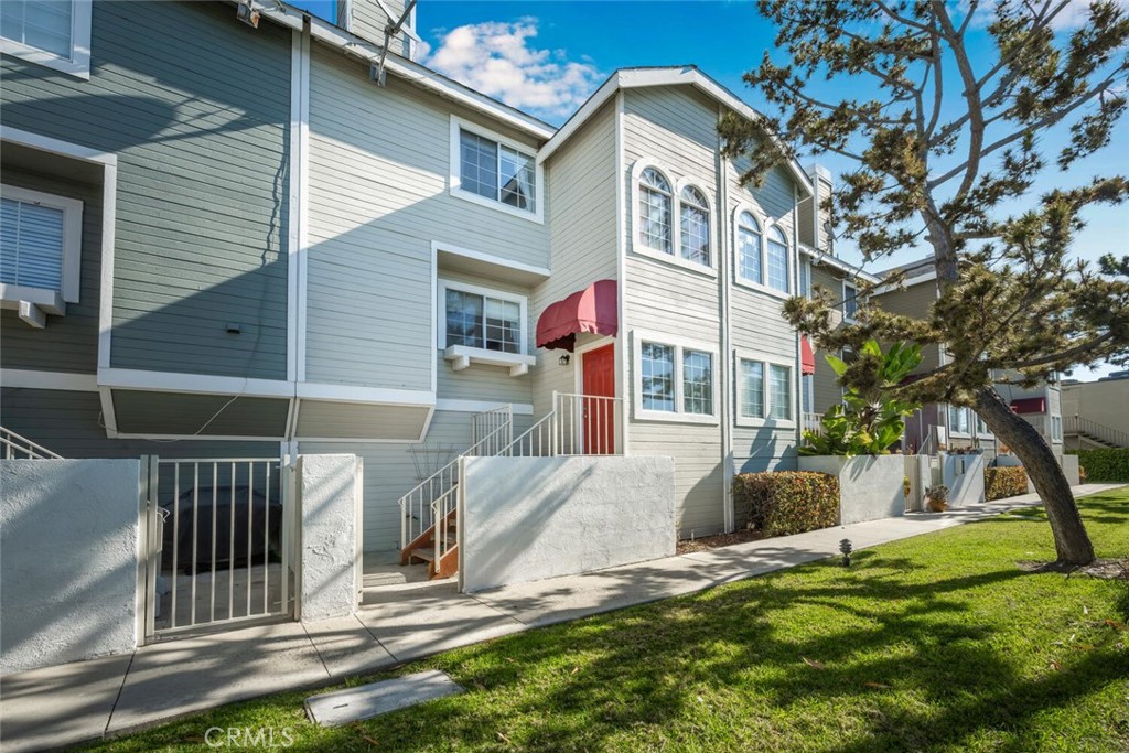 View Westminster, CA 92683 townhome