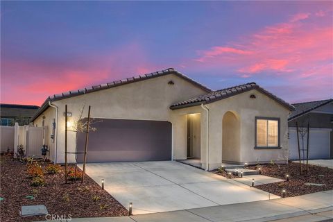 1570 lismore lane beaumont ca 92223