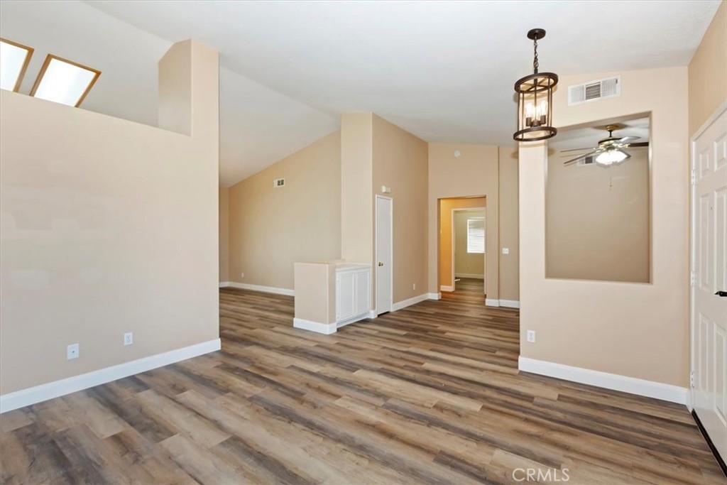 2742 W Sunnyview Drive
