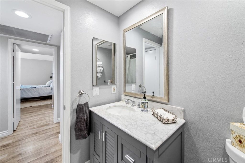 listing image 130720556853013909952