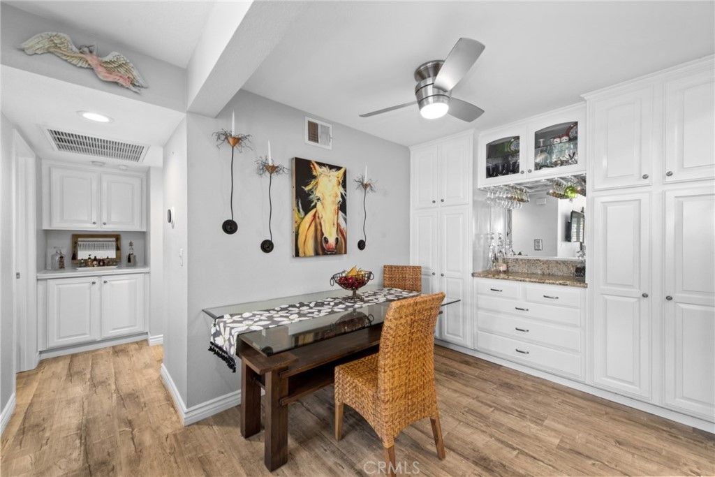 listing image 130727369688952767450