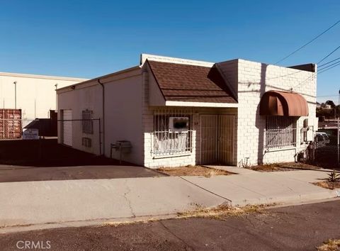 Photo of 664 Townsite Drive, Vista, CA 92084 (MLS # TR24028731)