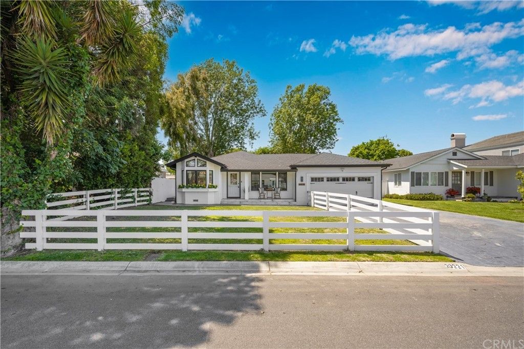 listing image 130725602464297706403