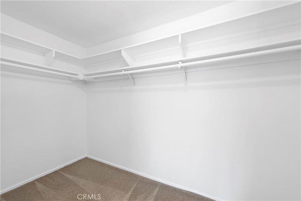 listing image 130722858613998024202