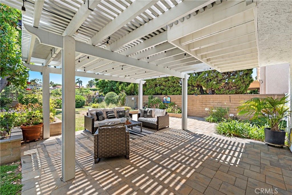 listing image 130723602328750195396