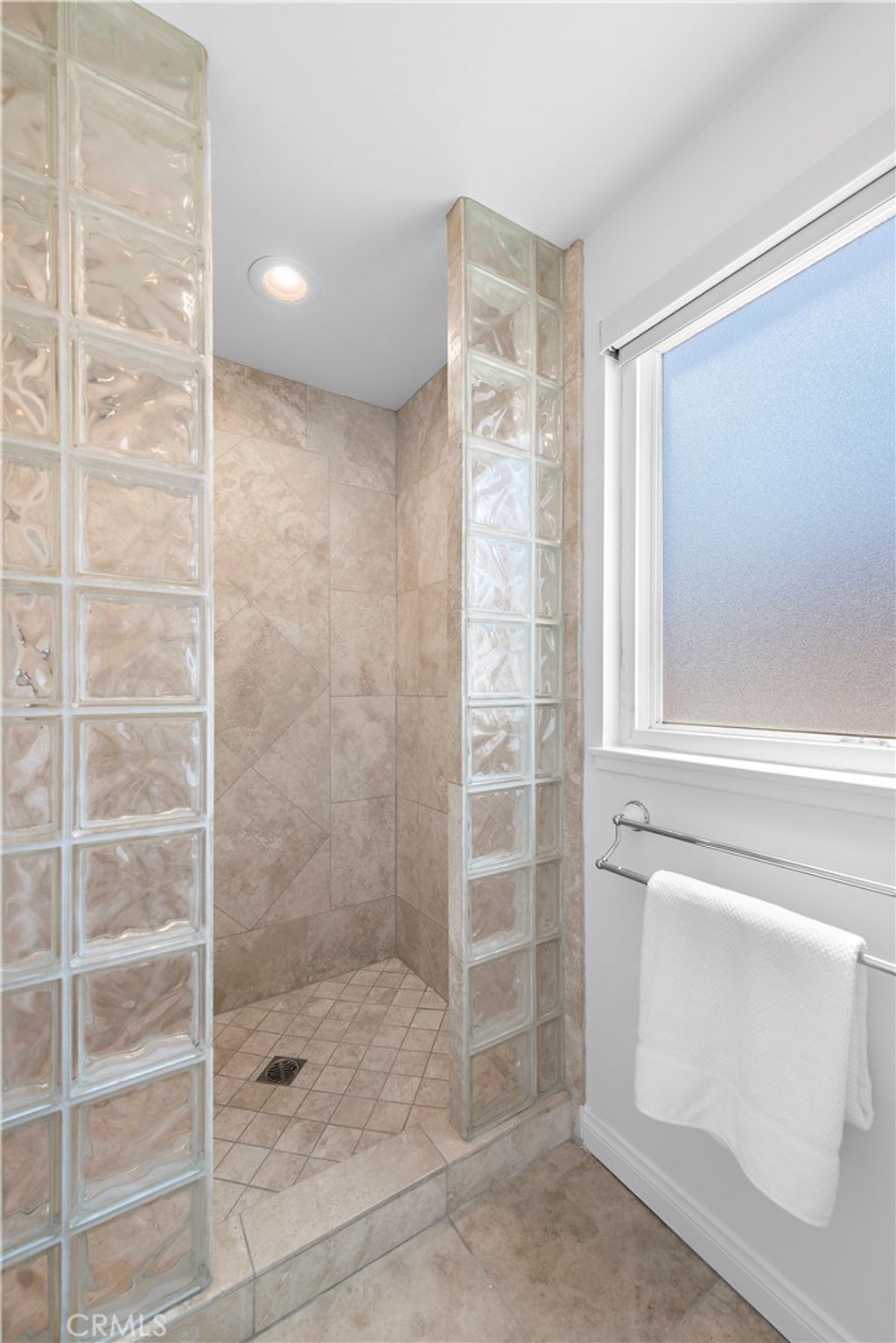 listing image 130722053153145216850
