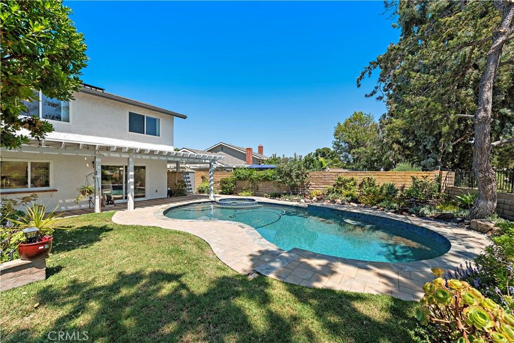 listing image 130722526097196311971