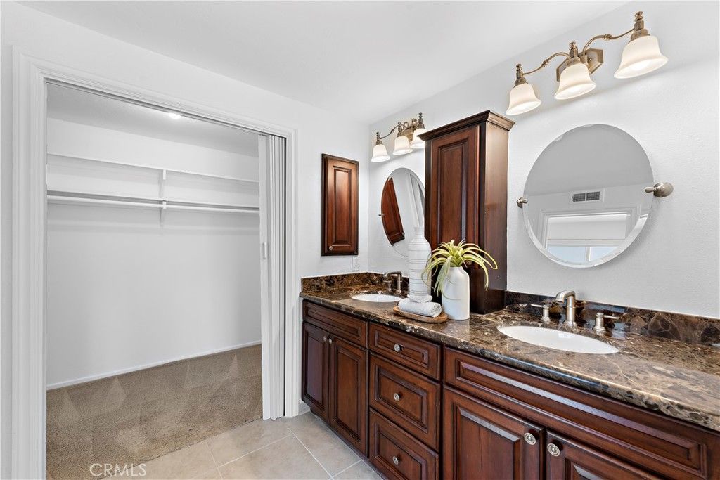 listing image 130721444370717051094