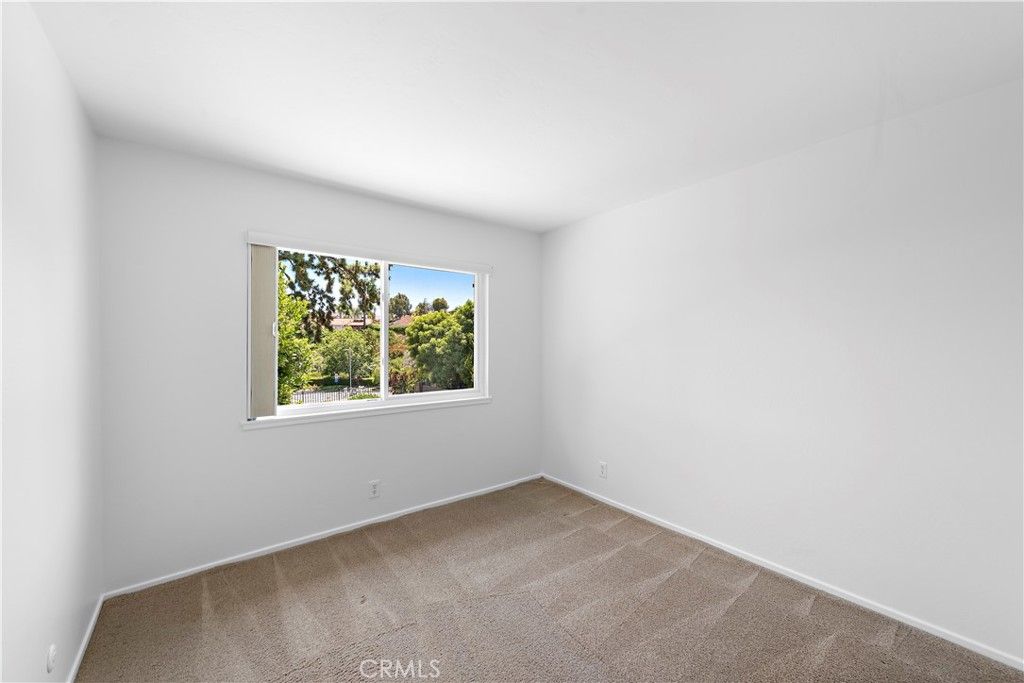 listing image 130729786745941192417