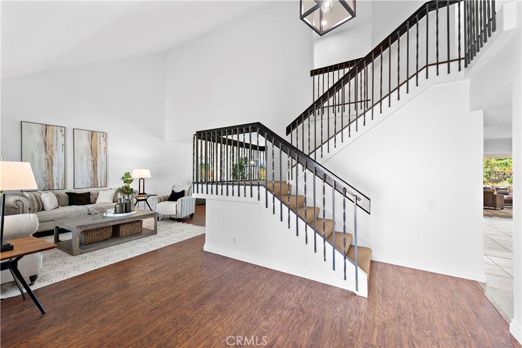 listing image 130728643344035873505