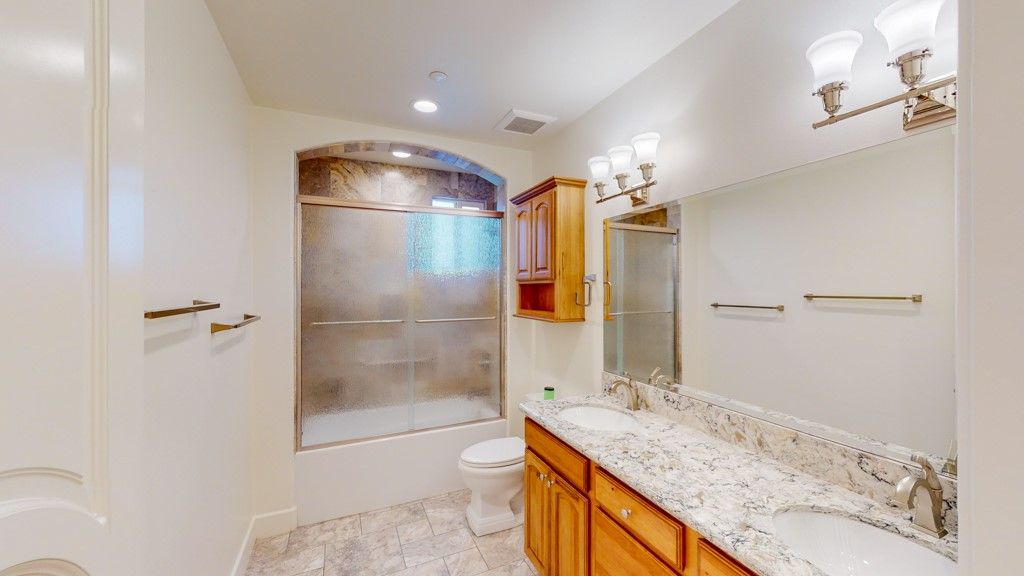 listing image 130720675000975225913