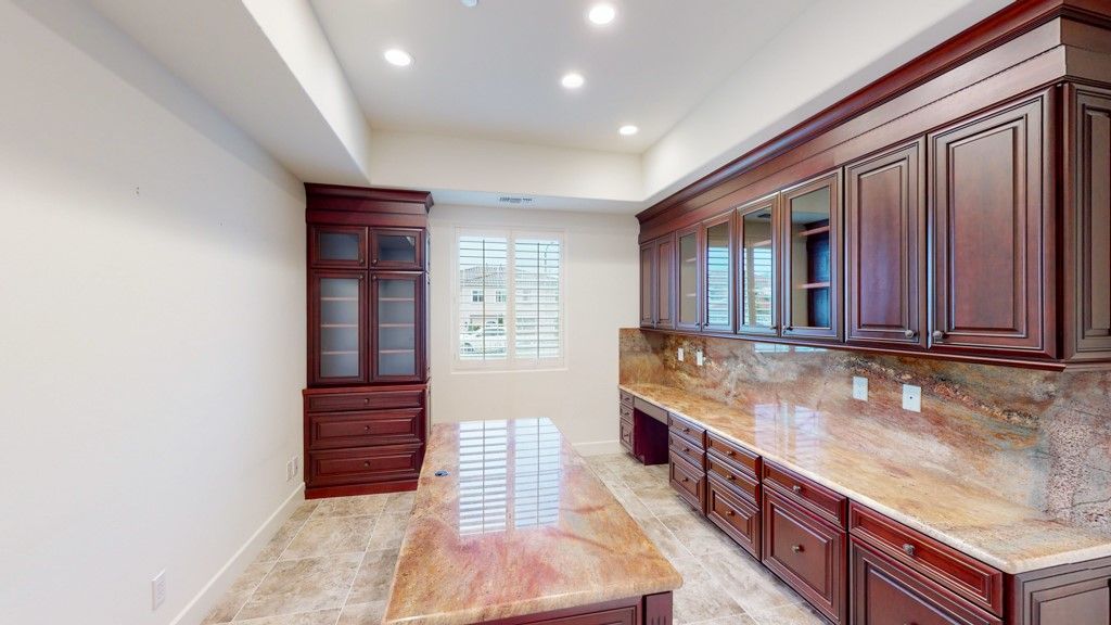 listing image 130725196848608485674