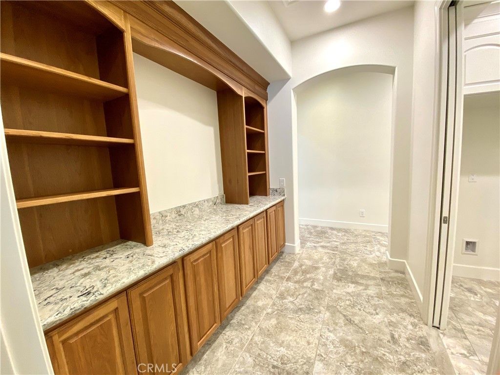 listing image 130722852257704684271