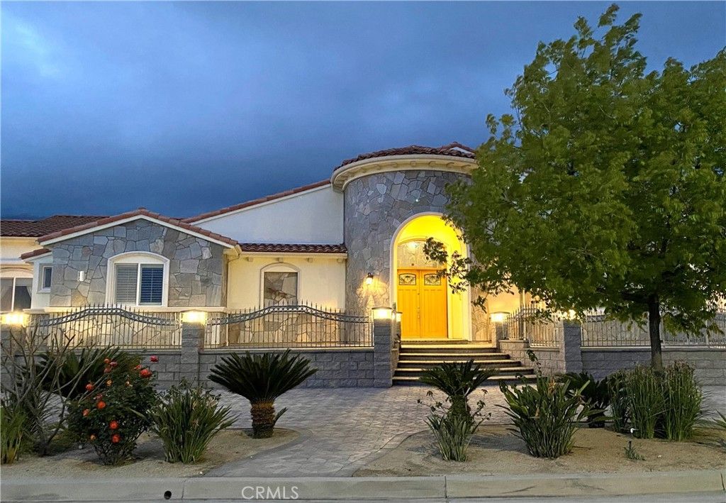listing image 130722672720761253524
