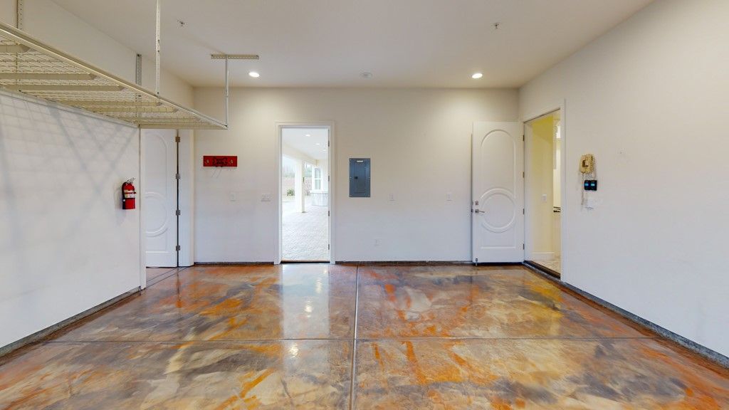 listing image 130727919134984329190