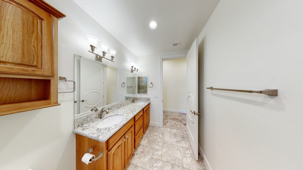 listing image 130724494683440108078