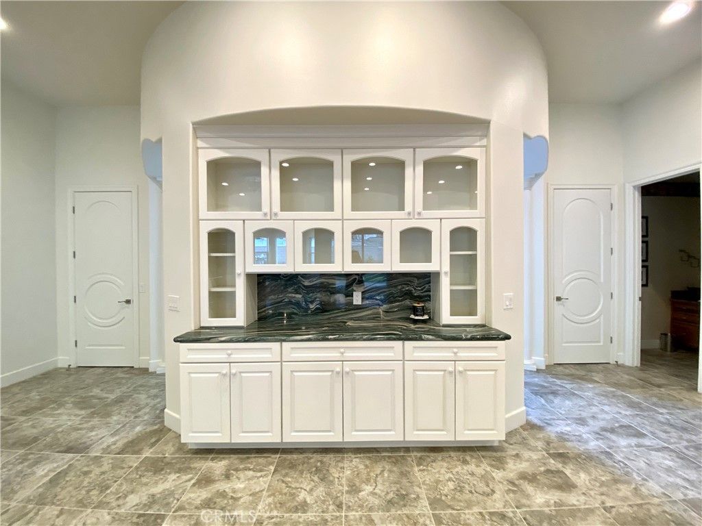 listing image 130720977364589631232
