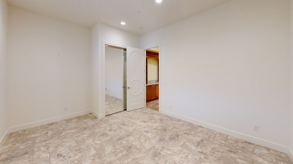 listing image 130721019766318063797