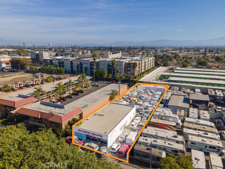 Prime Commercial Property in Santa Ana – Future Development Potential,
Current Use: Auto Service Facility
Building Size: 2,877 SF,
Lot Size: Over 15,000 SF.
Located in Zoning: SP2 Plan Santa Ana - Harbor Mixed-Use Transit Corridor Specific Plan.
Future Development Opportunities: The SP2 Plan encourages development that aligns with transit investment, offering a range of possibilities including Retail Stores, Restaurant, Office building, Hotel and many housing options.The property’s value is primarily in the land and its potential for future development. The current auto service business is not included in the sale but may be negotiable if desired. Invest in the value and the benefit from the increasing attractiveness of the environment due to planned transit and infrastructure improvements.