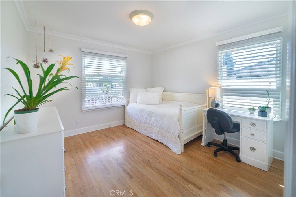 listing image 130720372048702149754
