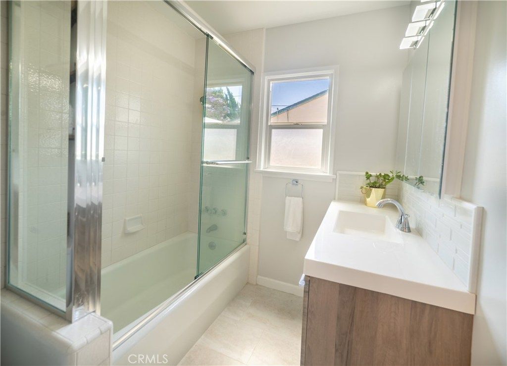 listing image 130729536415807460724