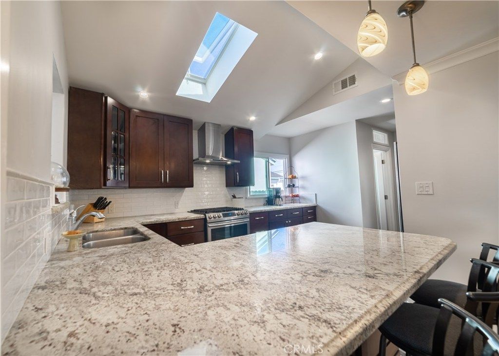listing image 130729828542922860805