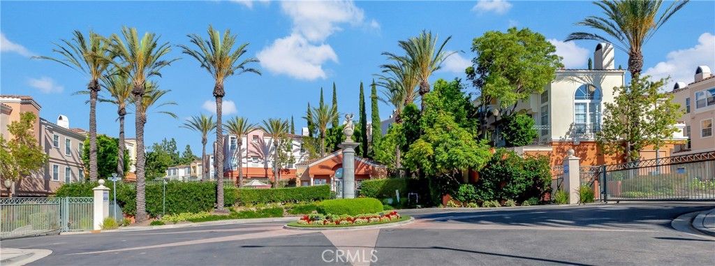 listing image 130721897676391833026