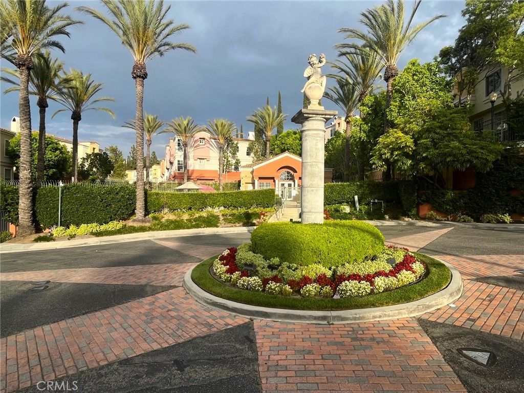 listing image 130720377846333482760
