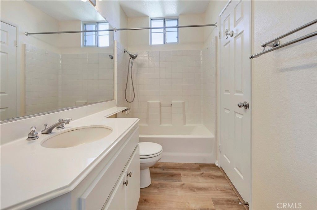 listing image 130721100972939407104