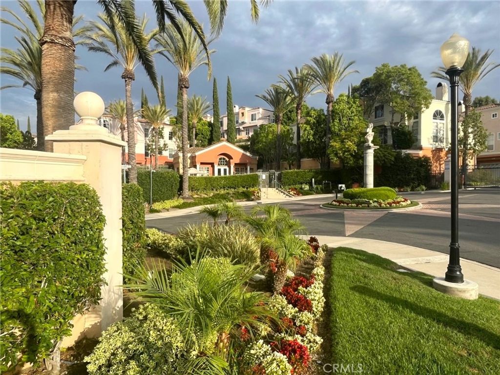 listing image 130723554399199866512