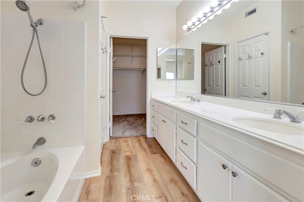 listing image 130729469439035503043