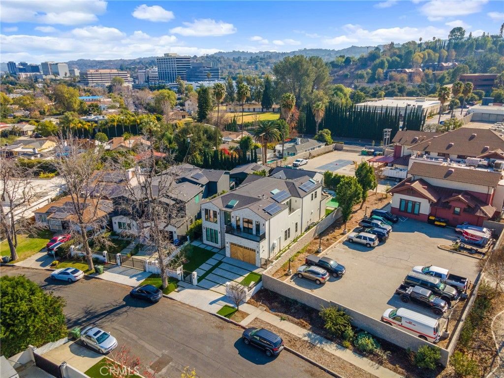 Photo of 16846 Addison Street, Encino, CA 91436 (MLS # IG25015609)