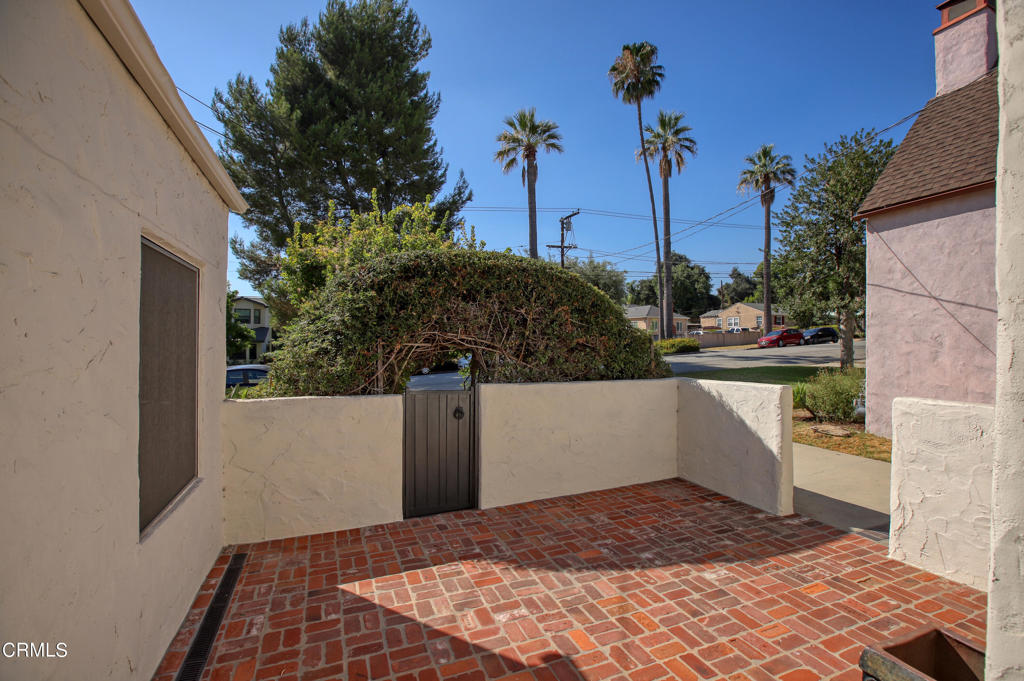 Photo 4 of 28 of 2304 Santa Anita Avenue house