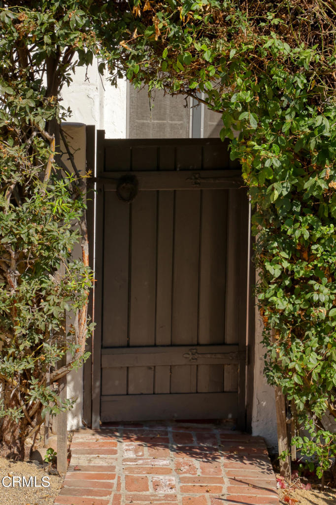 Photo 3 of 28 of 2304 Santa Anita Avenue house