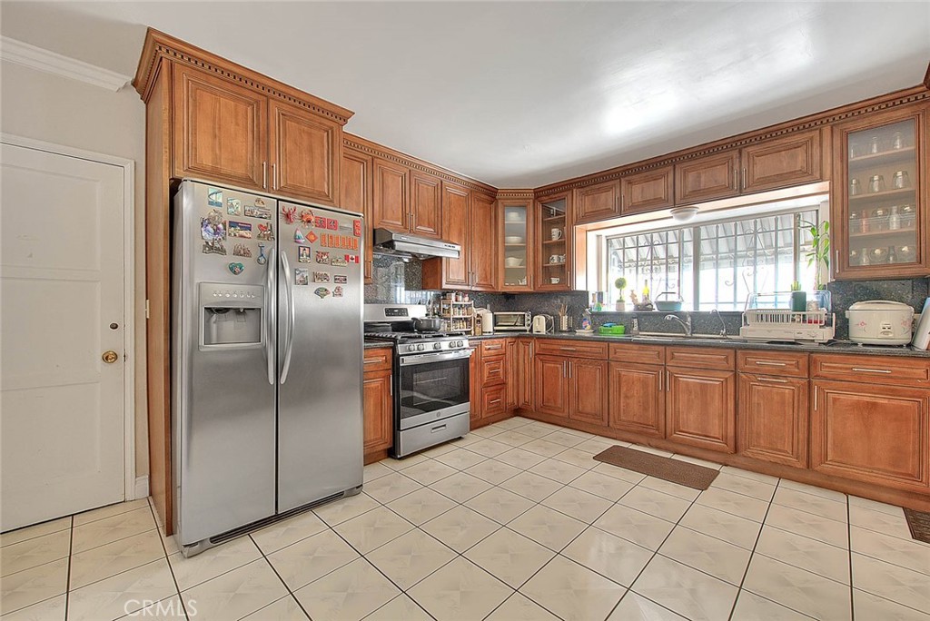 215 W Garcelon Avenue