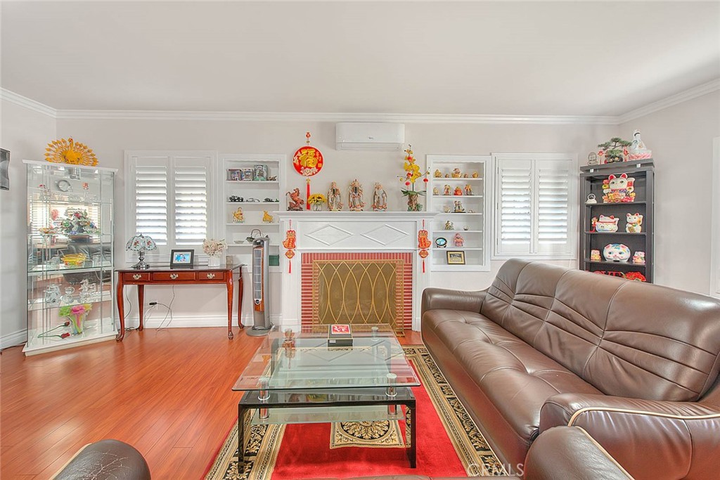 215 W Garcelon Avenue