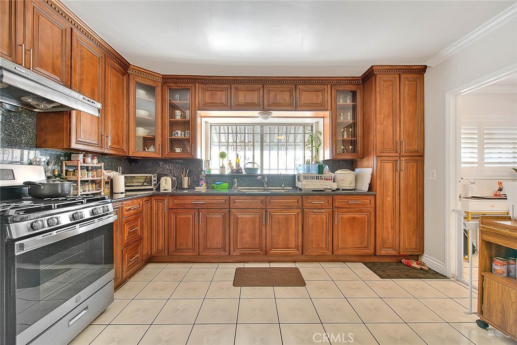 215 W Garcelon Avenue