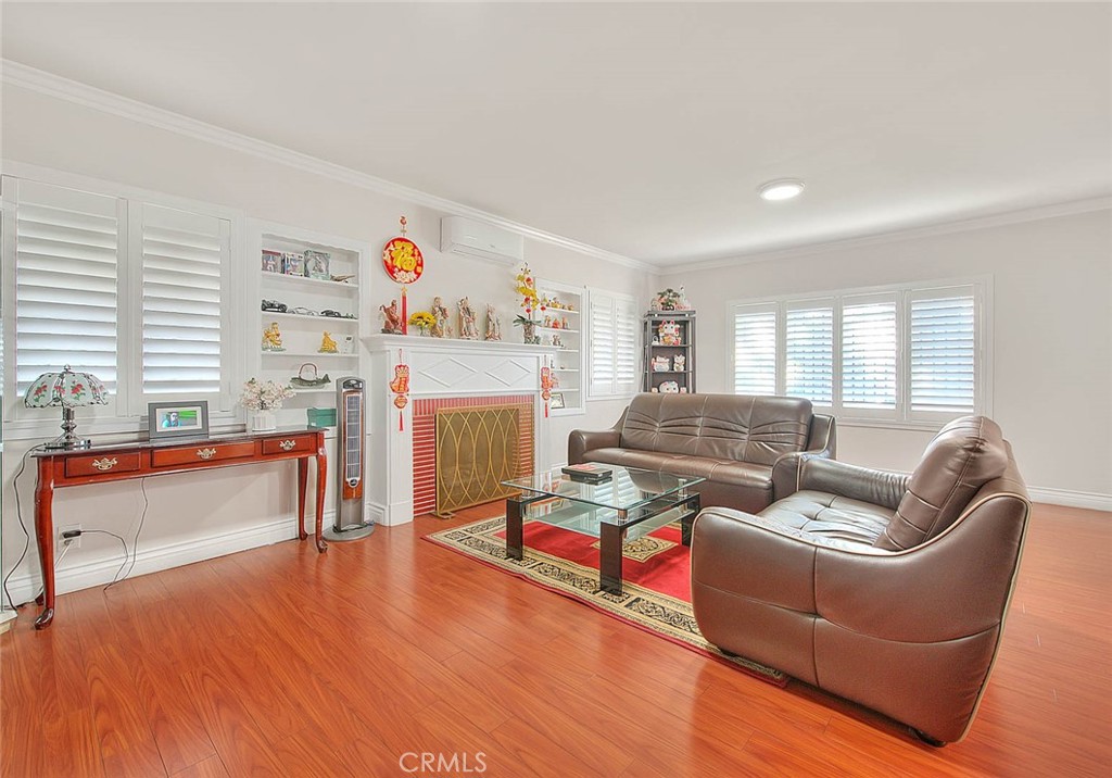 215 W Garcelon Avenue