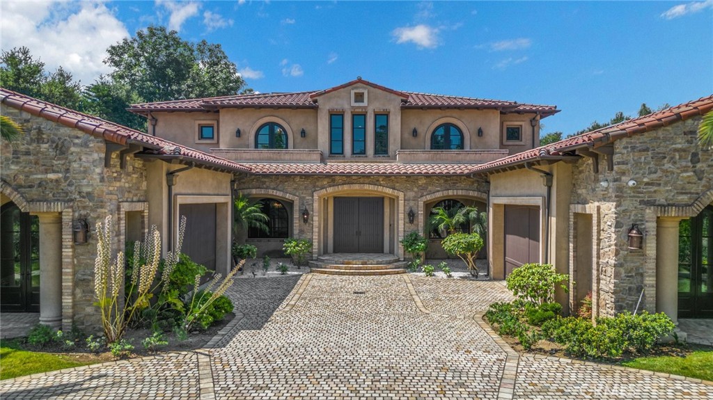 330 W Le Roy Avenue